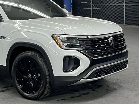 Used 2025 Volkswagen Atlas Cross Sport SE w/ Black Wheel Package image 42
