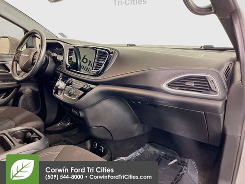 Used 2021 Chrysler Pacifica Touring w/ S Appearance Package FWD image 29