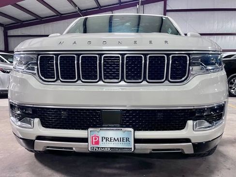 Used 2022 Jeep Wagoneer Series III AWD/4WD image 8