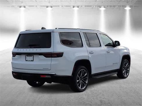 Used 2024 Jeep Wagoneer Series III image 8