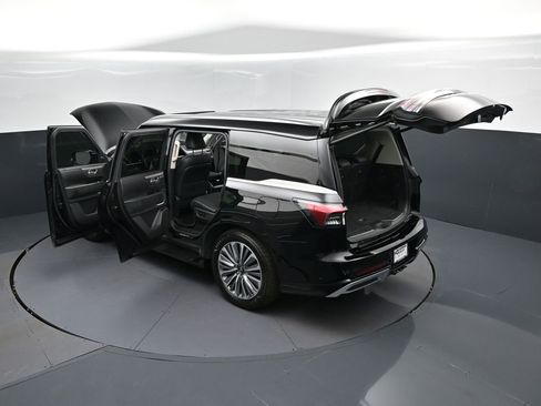 Used 2025 INFINITI QX80 Luxe RWD image 2