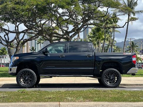 Used 2019 Toyota Tundra SR5 w/ SR5 Upgrade Package image 2