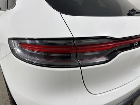 Certified 2025 Porsche Macan image 18