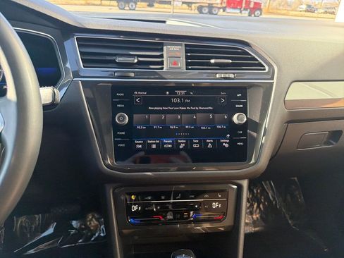 Certified 2022 Volkswagen Tiguan SE w/ Panoramic Sunroof Package image 20