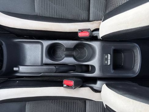 Used 2022 Nissan Versa SV FWD image 24