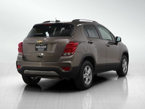 Used 2022 Chevrolet Trax LT w/ LT Convenience Package image 5