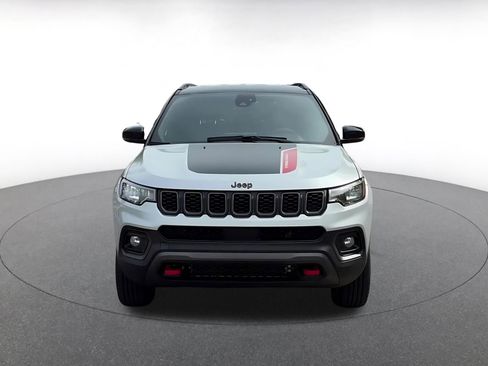 Used 2025 Jeep Compass Trailhawk image 4