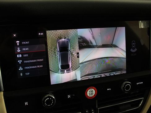 Used 2025 Porsche Macan image 17