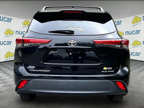 Used 2023 Toyota Highlander XLE AWD/4WD image 7