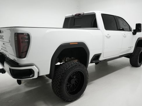 Used 2024 GMC Sierra 2500 AT4 w/ Technology Package image 3