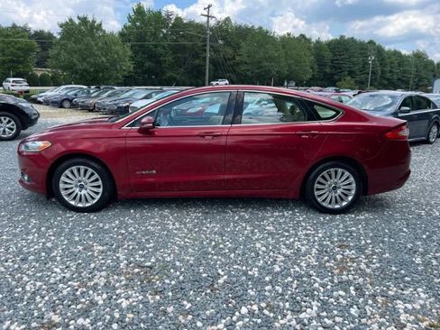 Used 2013 Ford Fusion SE image 2