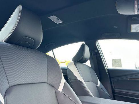 Used 2025 Toyota Camry SE w/ Convenience Package image 40