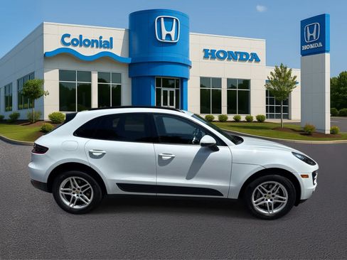 Used 2017 Porsche Macan AWD/4WD image 7