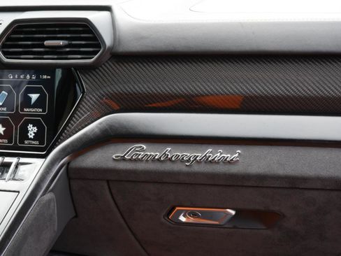Used 2022 Lamborghini Urus AWD/4WD image 68