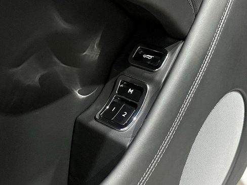 Used 2019 Bentley Bentayga image 33