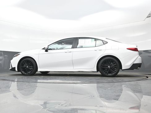 Used 2025 Toyota Camry SE image 29