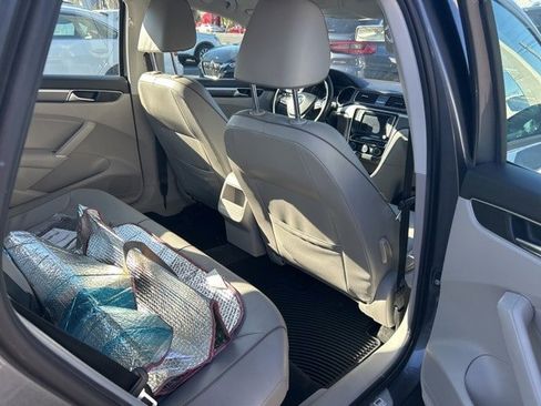 Used 2018 Volkswagen Passat 2.0T R-Line image 21