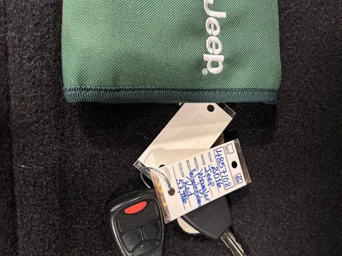 Used 2016 Jeep Wrangler Unlimited Sahara w/ Connectivity Group image 34