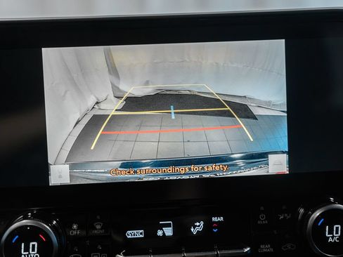 Used 2024 Toyota Highlander Limited AWD/4WD image 38