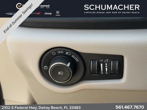 Used 2023 Chrysler Pacifica Touring-L FWD image 27