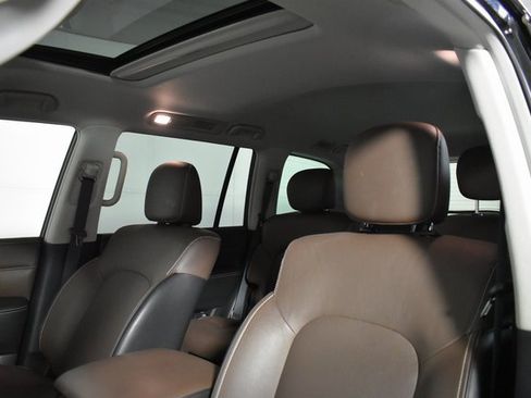 Used 2023 INFINITI QX80 Premium Select w/ All-Season Package image 10