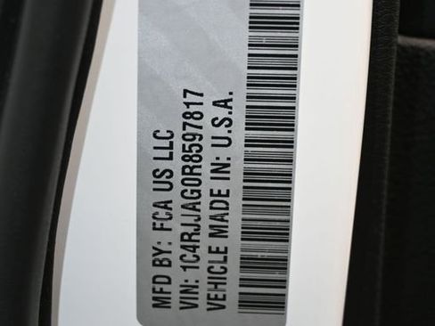 Used 2024 Jeep Grand Cherokee L Laredo image 26