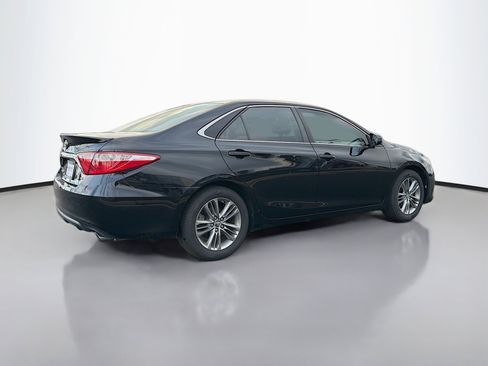 Used 2017 Toyota Camry SE image 2