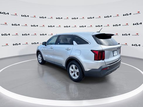 Used 2021 Kia Sorento LX FWD image 6