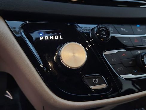 Used 2024 Chrysler Pacifica Touring-L image 22