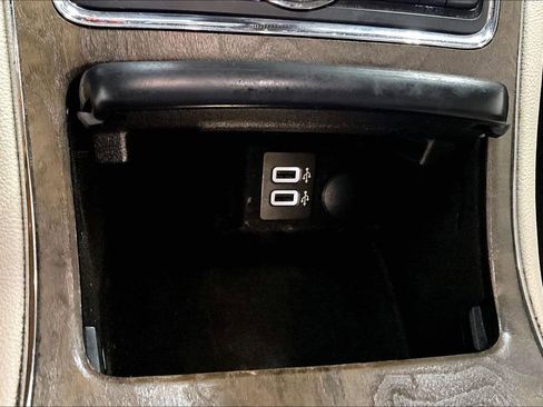 Used 2019 Lincoln Continental Select w/ Continental Climate Package image 16