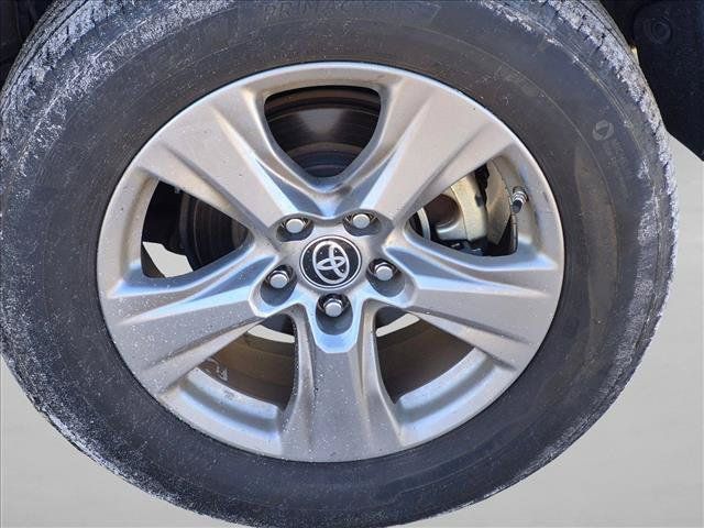 Used 2024 Toyota RAV4 LE AWD/4WD image 16