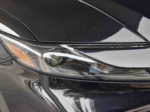 Used 2025 Toyota Camry Hybrid image 8