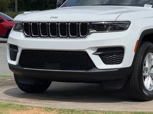 New 2026 Jeep Grand Cherokee Laredo w/ Trailer Tow Package AWD/4WD image 10