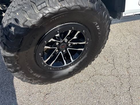 Used 2024 Jeep Wrangler Unlimited Rubicon AWD/4WD image 9