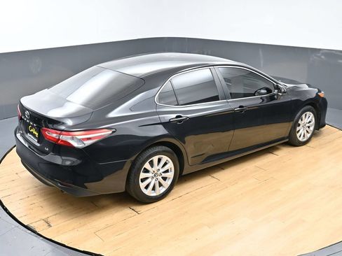 Used 2018 Toyota Camry LE FWD image 39