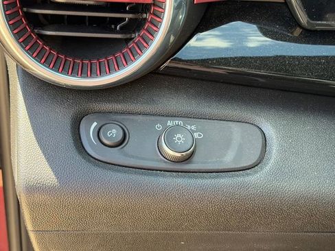 Used 2024 Chevrolet Trax RS w/ Sunroof Package image 17