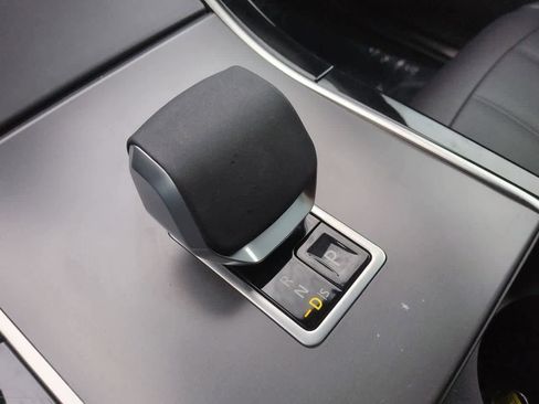 Certified 2025 Land Rover Range Rover Evoque Dynamic SE image 34