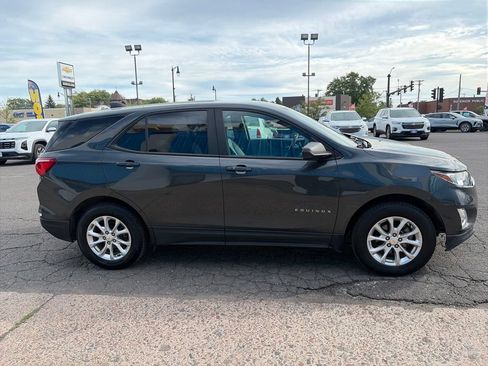 Used 2020 Chevrolet Equinox LS w/ LS Convenience Package AWD/4WD image 4