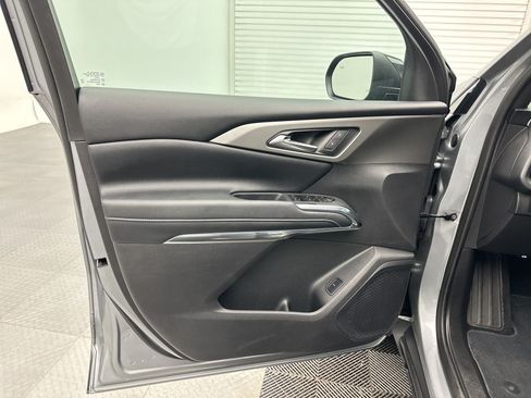 Certified 2025 Chevrolet Traverse LT w/ Sun and Wheel Package AWD/4WD image 8