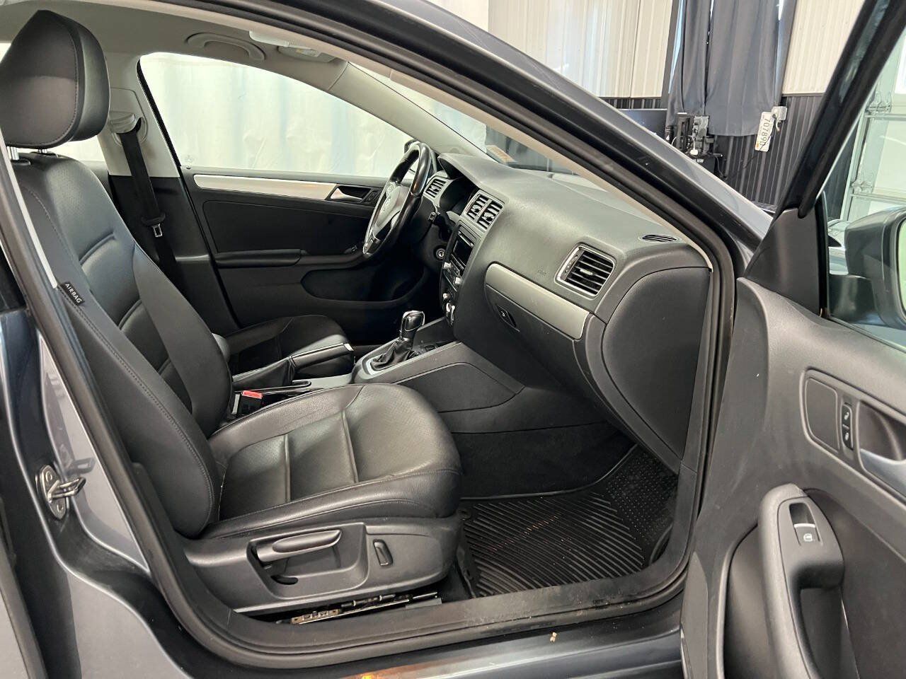 Used 2013 Volkswagen Jetta SE FWD image 11