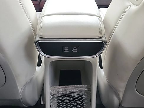 Used 2024 Genesis GV60 RWD image 32