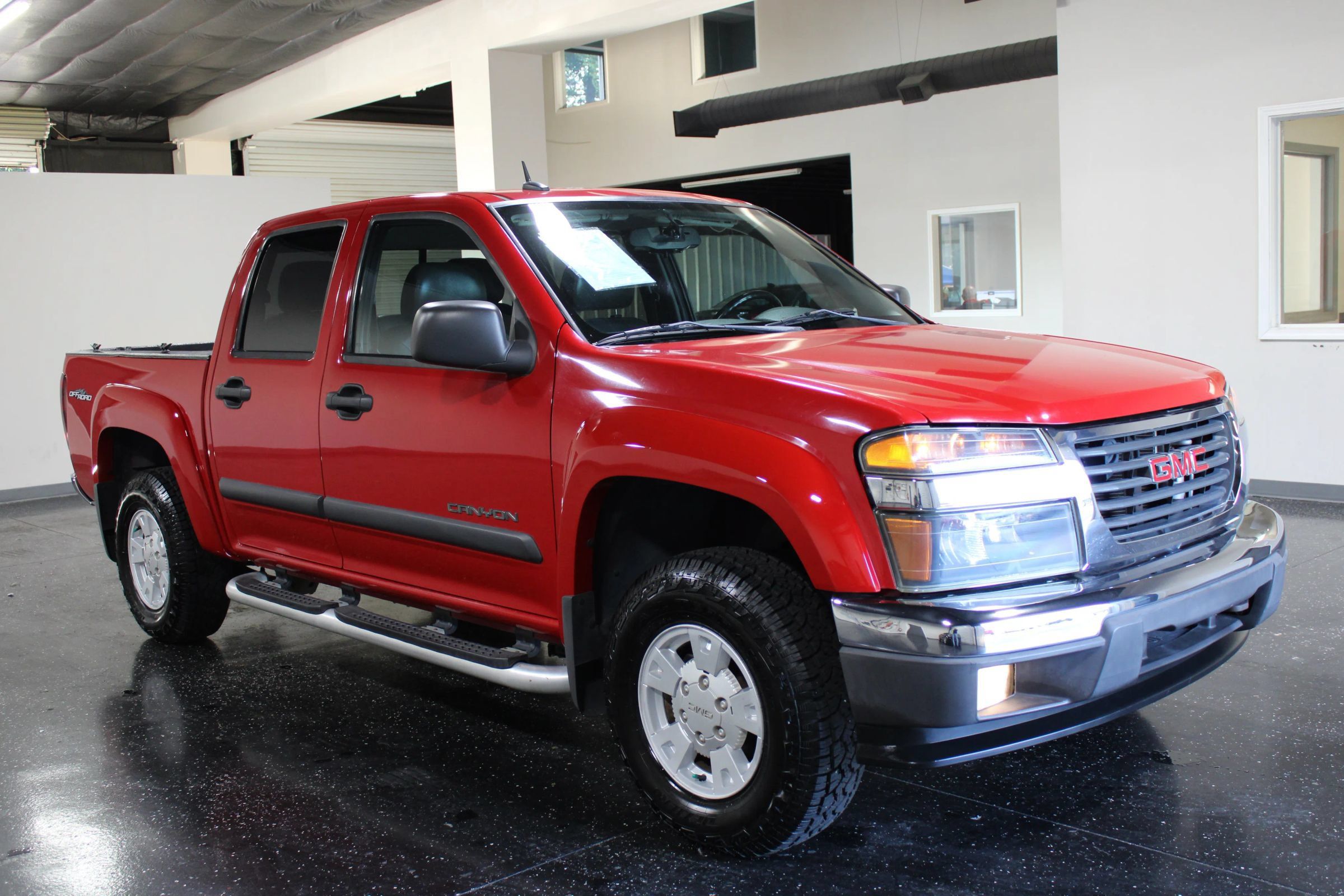Used 2005 GMC Canyon SLE w/ Safe And Sound Package RWD image 1