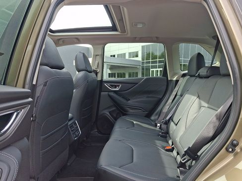 Used 2023 Subaru Forester Touring AWD/4WD image 11