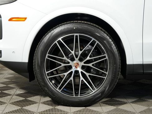 Certified 2026 Porsche Cayenne image 39