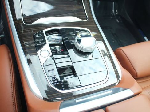 Used 2025 BMW X5 xDrive40i w/ Executive Package image 15