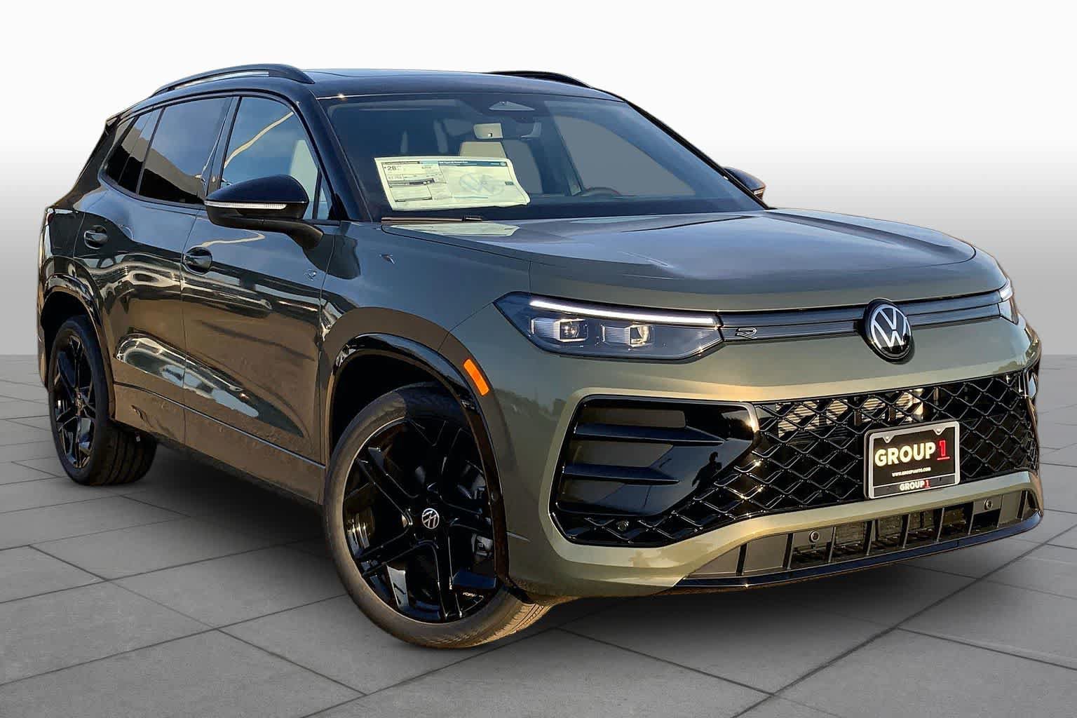 New 2026 Volkswagen Tiguan SE R-Line FWD image 2