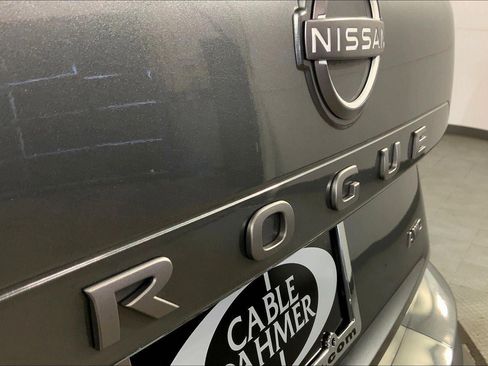 Used 2025 Nissan Rogue SV image 8