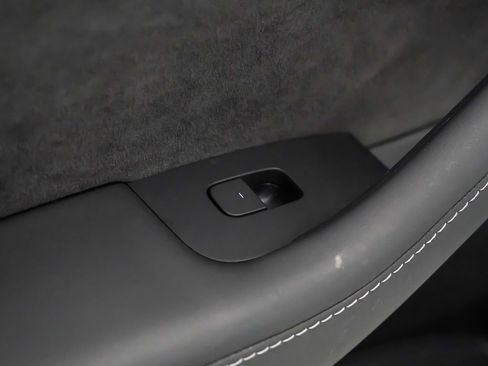 Used 2023 Tesla Model Y Performance image 17