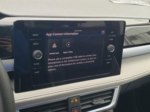 New 2025 Volkswagen Taos SE AWD/4WD image 11