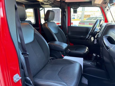 Used 2017 Jeep Wrangler Unlimited Sahara image 12